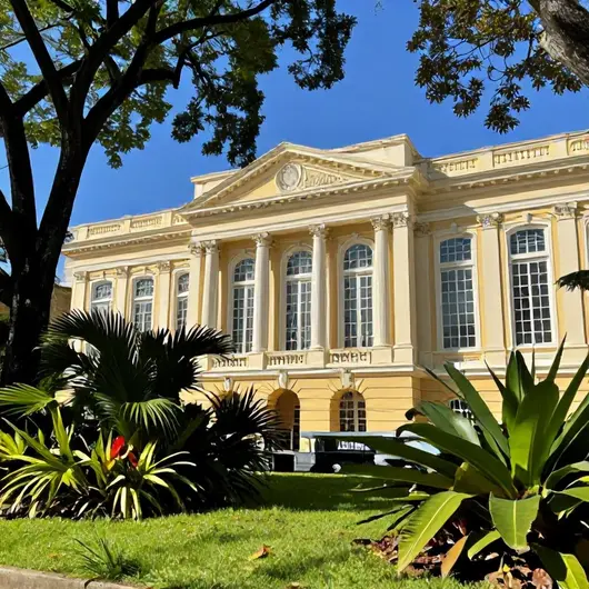 Descubra o Palácio da Cultura